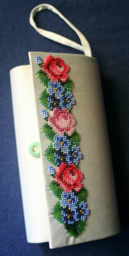 "Rose e viole". Borsetta-pocket ricamo a perline, beige - Image 3