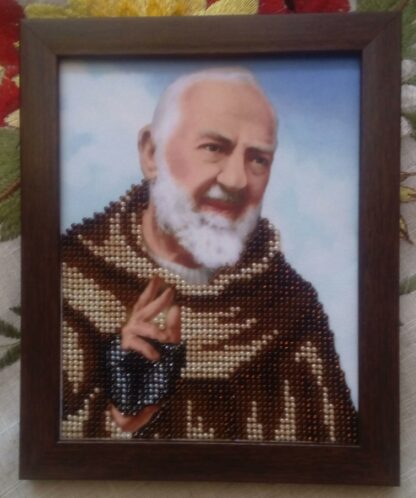 "Padre Pio da Pietrelcina". Quadro ricamato a perline