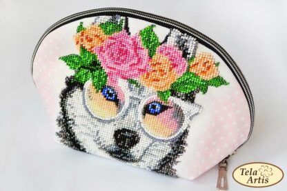 "Husky nella corona di fiori". Porta trucco ricamo a perline