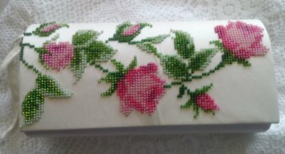 "Le rose di colore rosa". Borsetta-pocket ricamo a perline, beige