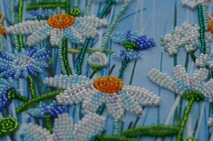 "Fiori nel campo. Margherite". Kit ricamo a perline - Image 2