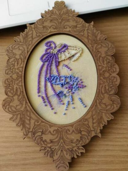 "Bella donna". Kit-pensierino ricamo a perline, con cornice - Image 2