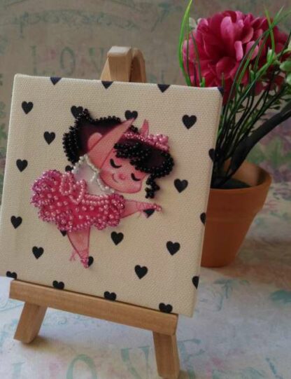 "Brava ballerina". Kit-pensierino ricamo a perline, con cavalletto - Image 2