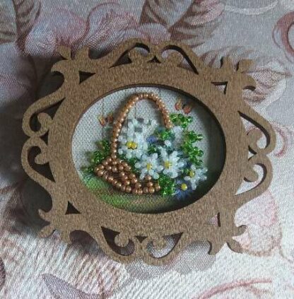 "Cestino con fiori di campo". Kit-pensierino ricamo a perline, con cornice - Image 2