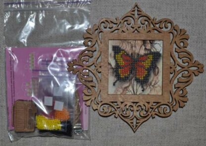 "Farfallina". Kit-pensierino ricamo a perline, con cornice - Image 2