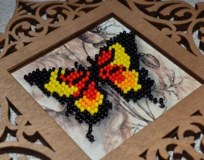 "Farfallina". Kit-pensierino ricamo a perline, con cornice - Image 3
