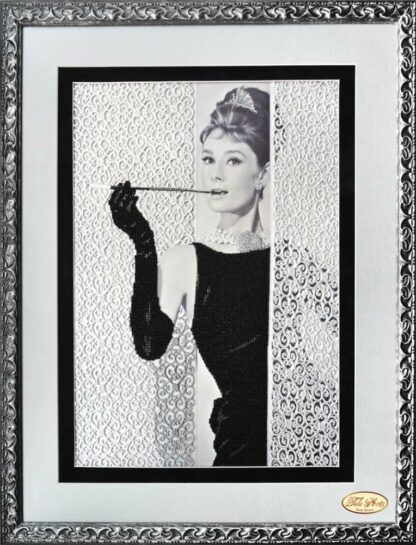 “Colazione da Tiffany. Audrey Hepburn”. Kit ricamo a perline