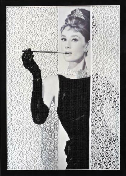 “Colazione da Tiffany. Audrey Hepburn”. Kit ricamo a perline - Image 2