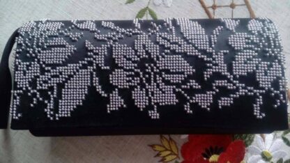 “Gigli. Monocolor”. Borsetta-pocket ricamo a perline, nera