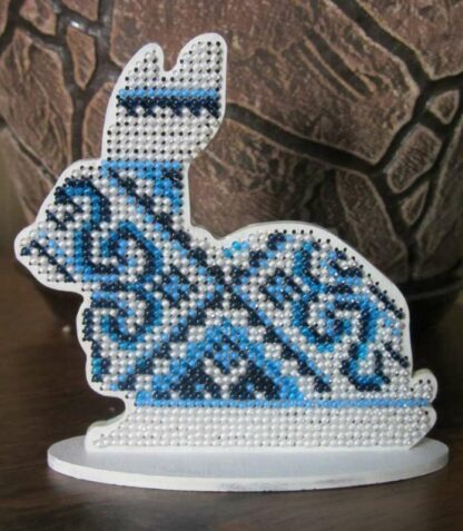 "Coniglietto. Ornamento blu". Kit ricamo a perline in legno - Image 4
