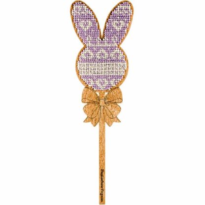 "Coniglietto. Ornamento viola" con maniglia. Kit ricamo a perline in legno