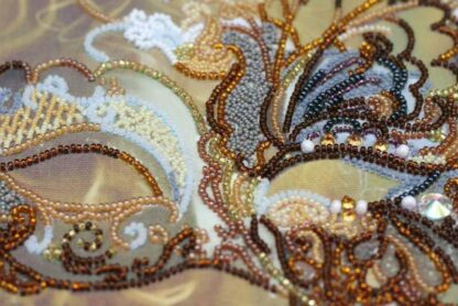 "Dama con maschera". Kit ricamo a perline - Image 4