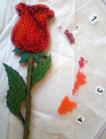 "Rosa rossa" con maniglia. Kit ricamo a perline in legno - Image 3