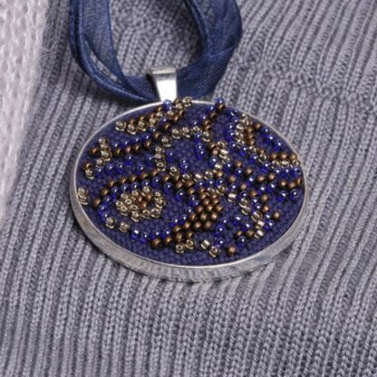 "Blues". Kit-Collana ricamo a perline - Image 2