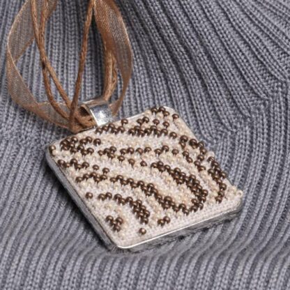 "Sandy". Kit-Collana ricamo a perline - Image 3