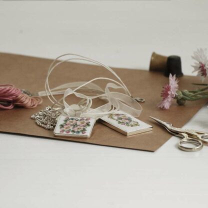 "Tenerezza". Kit-Collana micro-ricamo - Image 3