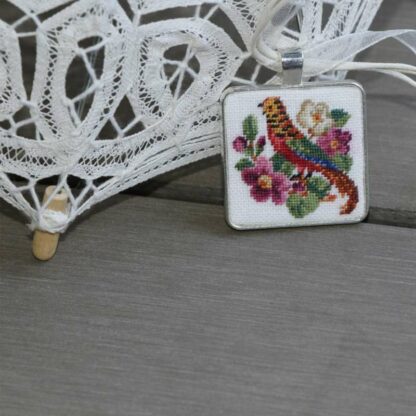 "Uccellino". Kit-Collana micro-ricamo - Image 2