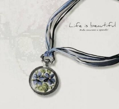 "Viola". Kit-Collana micro-ricamo