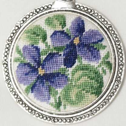 "Viola". Kit-Collana micro-ricamo - Image 2