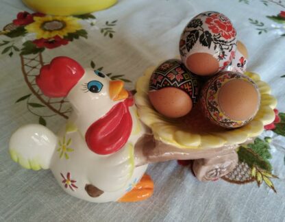 "Gallina con carretto". Portauova in ceramica