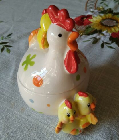 "Gallina". Portauova in ceramica