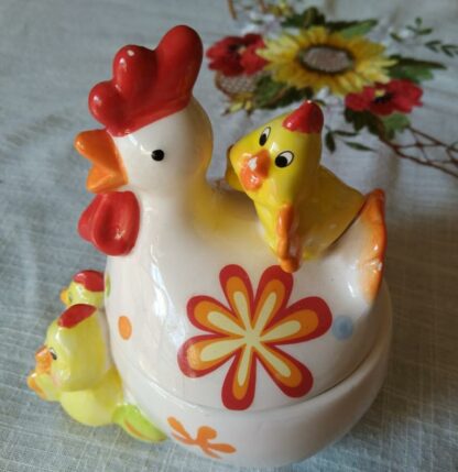 "Gallina". Portauova in ceramica