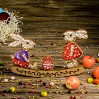 “Coniglietti su dondolo”. KIT-Decorazione ricamo a perline in legno