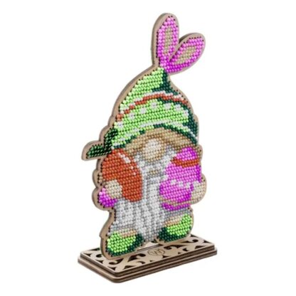 “Gnomo di Pasqua con carota”. KIT-Decorazione ricamo a perline in legno